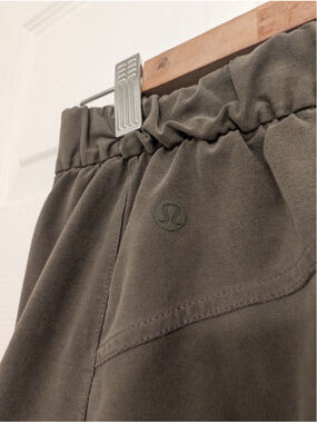 Lululemon Light Utilitech Cargo Pocket High-Rise Pant Green Waist Size 27